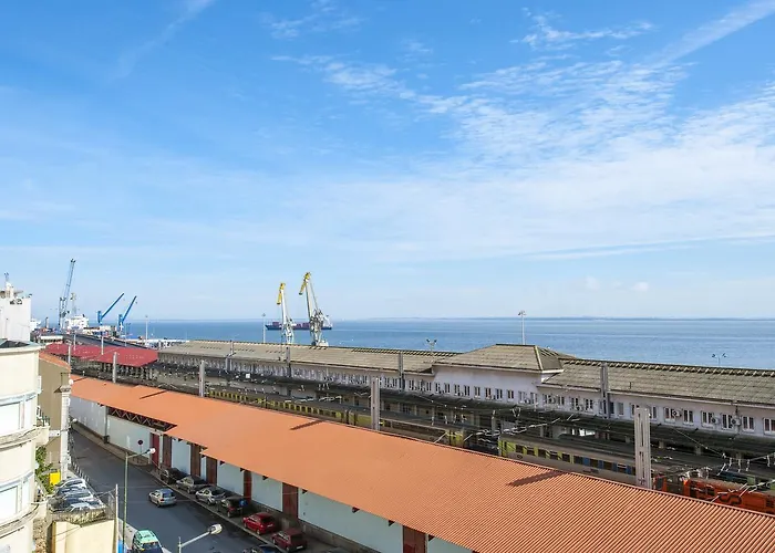 Apolonia 3 Frontal River View アパート *