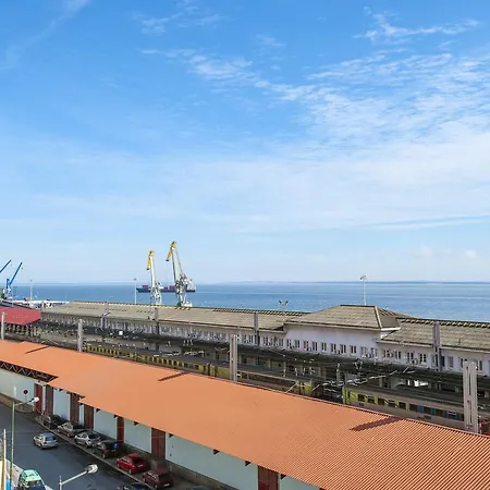 Apolonia 3 Frontal River View 아파트 *